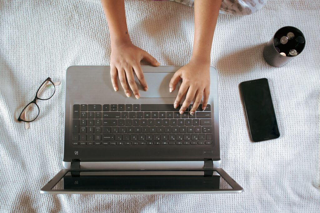 flatlay, home, gadgets-5115827.jpg